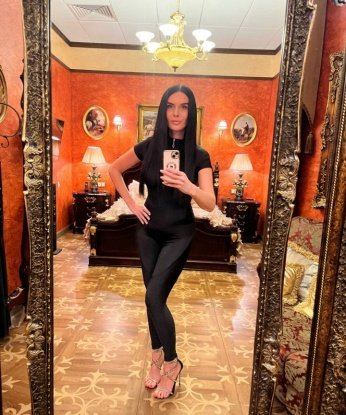 Мои услуги насыщены страстью, чувственностью и безумным удовольствием. Со мной ты откроешь новые грани сексуальности и сможешь погрузиться в мир незабываемых ощущений. Мои возможности безграничны, а каждая встреча – уникальна. Посмотри мои 🔞фото и оцени, как я выгляжу! Вряд ли устоишь перед моими изысканными формами и нежными прикосновениями. Мои клиенты всегда остаются довольными и готовы прийти ко мне снова. Забудь о скучных рутинах и позволь мне показать тебе, что такое настоящее наслаждение в Москве. Жду тебя! 😉 Евгения